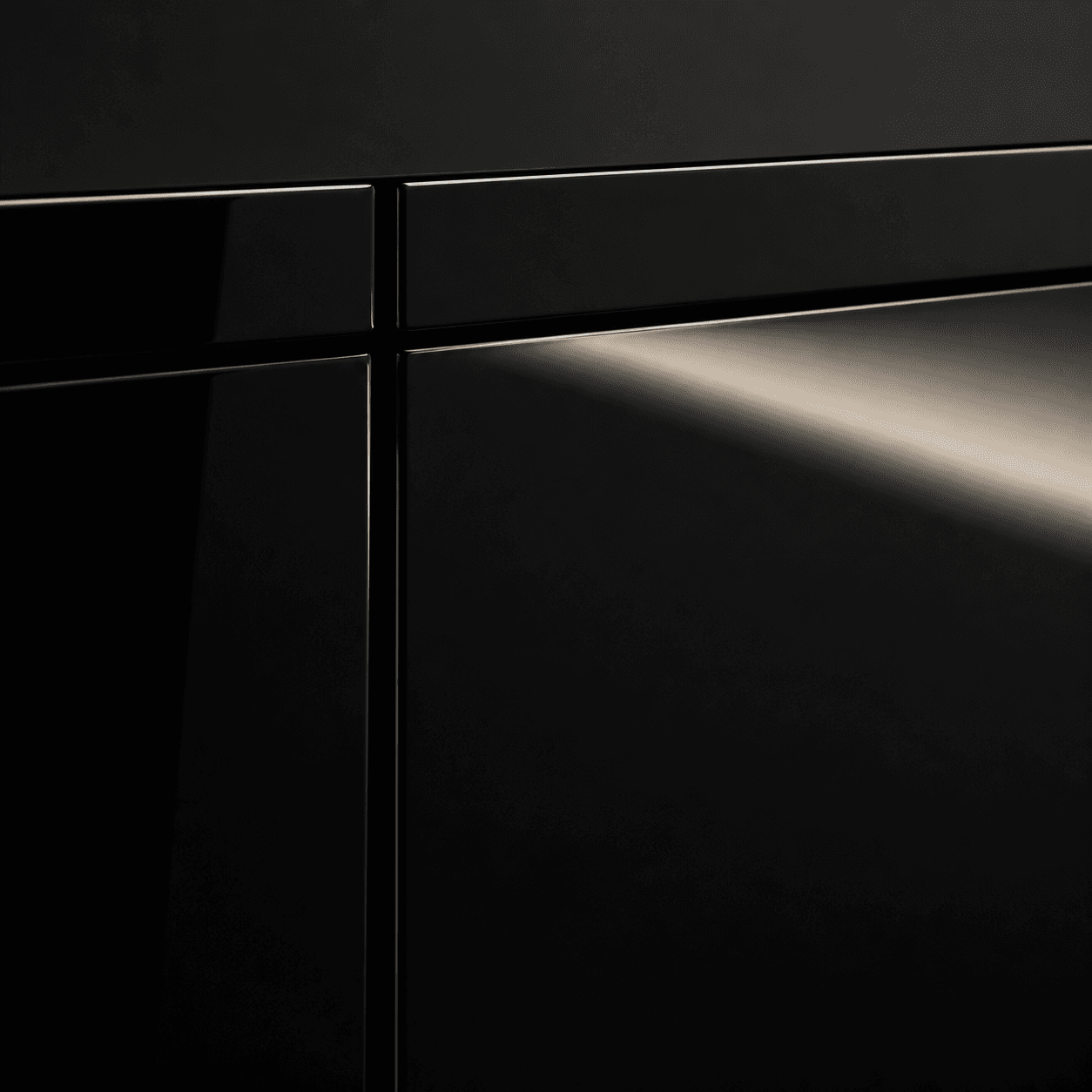 Detail einer schwarz hochglanzlackierten Front